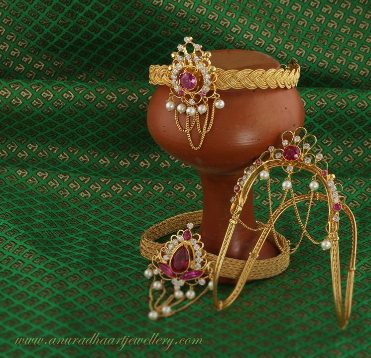 Bugadi Bugadi is the jewellery ornament which is worn on helix part of the ear. This beautiful ear ornament is mainly worn by Maharashtrian as well Northern women.