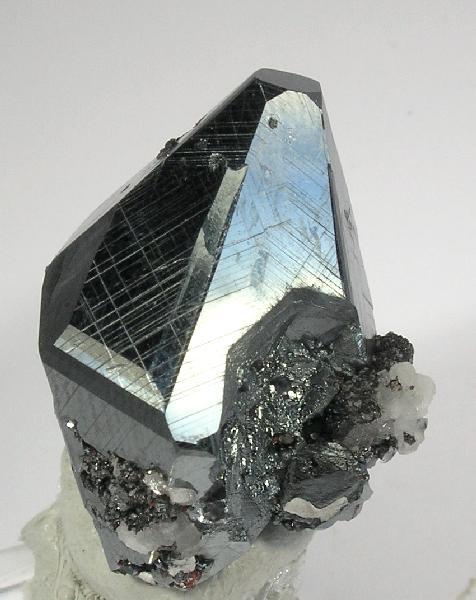 Hematite and ilmenite form a complete solid solution at temperatures above 950 C. It may be black, silver, red or brown in color. Red hematite is the most commonly used industrial type.