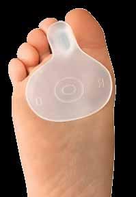 construction with built-in toe spreader helps reduce discomfort between toes while