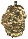 4185* Antique quartz bearing gold nugget drop earrings, c1900, chain drops (40mm long, nugget pendants 7x5mm) each with