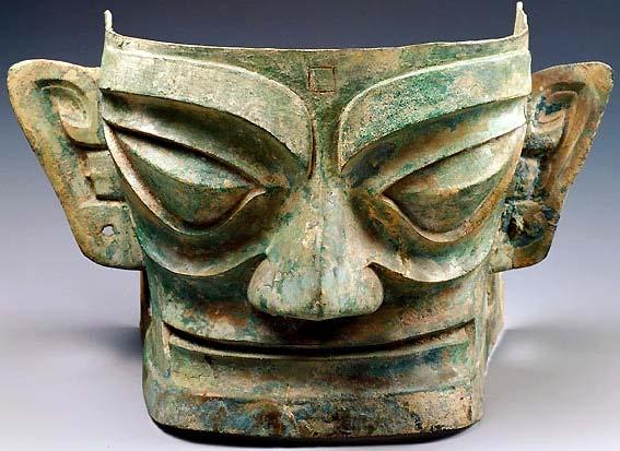 was seen at Erlitou in the Henan Province [5]. Its bronze industry centered on the production of ritual vessels cast in clay section molds of two or more parts.