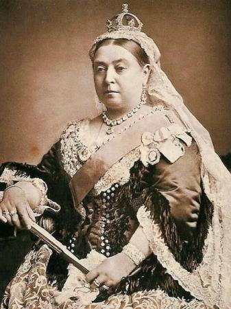 Number of diamonds in miniature crown: 1200 Queen Victoria with one of her Indian