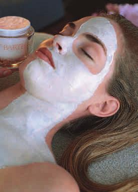 ST BARTH FRESHNESS FACIAL AND DÉCOLLETÉ TREATMENT WITH HAND MASSAGE & FRESH PAPAYA MOUSSE AS WELL AS PINEAPPLE OR CUCUMBER MOUSSE Luxuriate in an intensively relaxing and refreshing