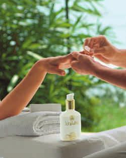 After the exfoliating massage, your hands will be immersed in a mixture of our extra mild shower and bath gel combined with exotic oils and luxurious lotions you can choose your personal favourite