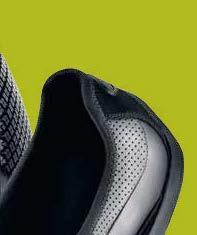 Removable cushioned insoles provide hours of comfort and support.