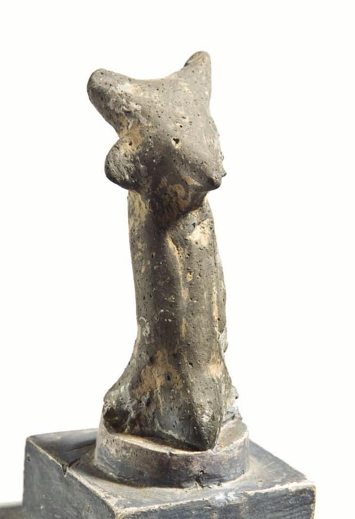 Vloga kipcev ni povsem jasna, morda so služili za ritualno rabo in zagotavljali plodnost. Tajinstven je kipec zleknjene živali, ki spominja na sfingo.