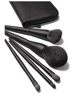 NEW! Essential Brush Collection Brush Collection includes five highquality, precisely shaped brushes which are ideal for creating a range of looks, packed in a stylish, portable clutch.