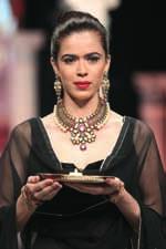 Flat and lacy collars with coloured gemstone pendants, intertwined ruby and pearl necklace, spiked diamond necklaces, added sparkle to the show.