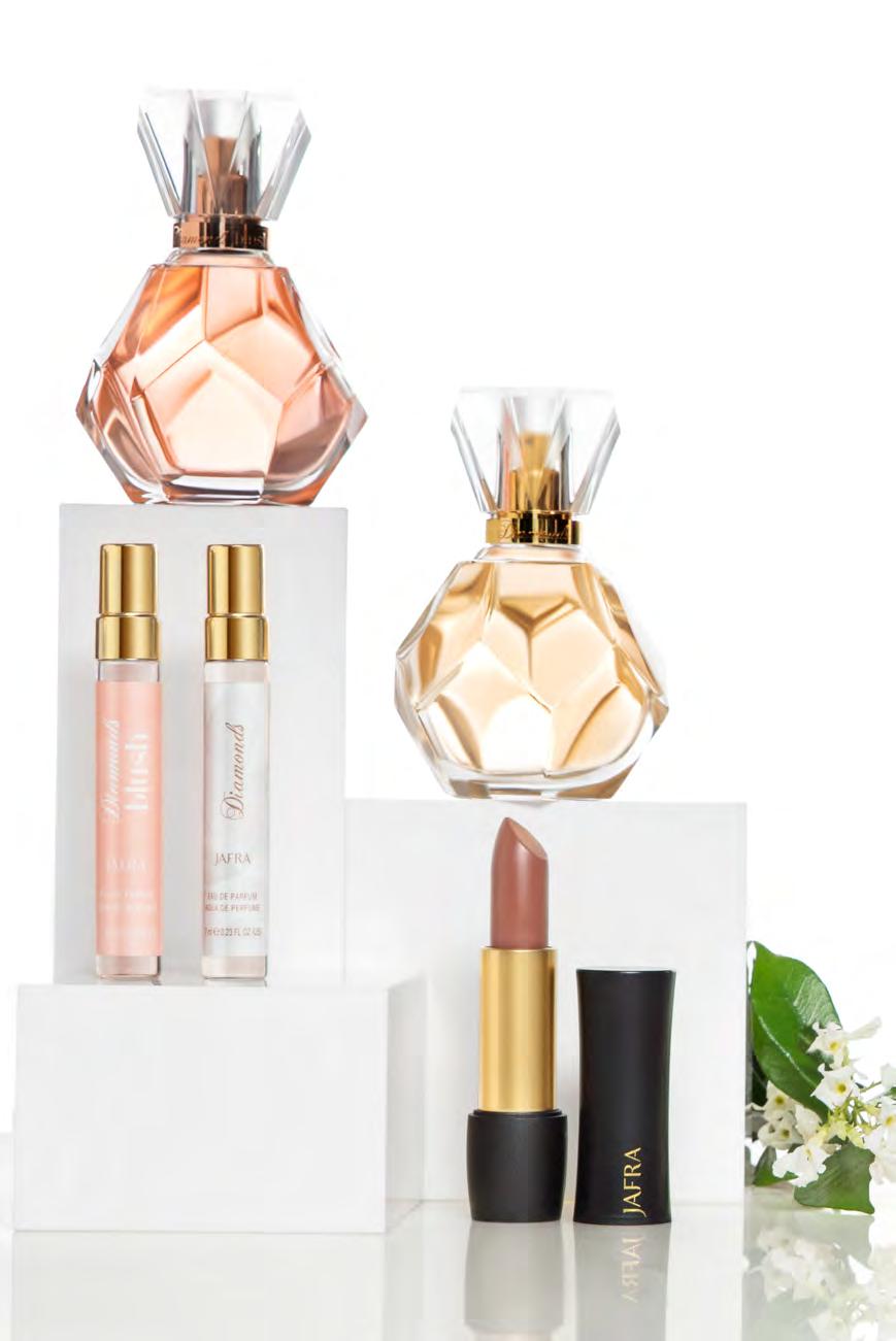 Floral, Oriental, Fruity FLAWLESS STYLE CHOOSE 1 B. JAFRA Diamonds + 2 FREE Gifts $39 Retail Value: $68 301031 Choose 1: JAFRA Diamonds Blush EDP OR B. JAFRA Diamonds EDP 1.7 fl. oz.