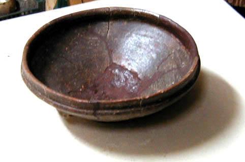 The Earthenware Dish Even today one can buy pottery of such shape and size at the Bulgarian marketplaces. It is still in use in the Bulgarian kitchen. How was it employed?