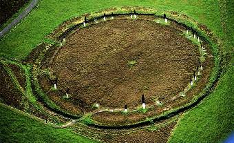 STONE CIRCLES AND STANDING STONES The Ring of Brodgar originally comprised 60 stones, of which 27 remain intact S TA N D I N G S TO N E S Apart from houses and chambered cairns, the Neolithic people