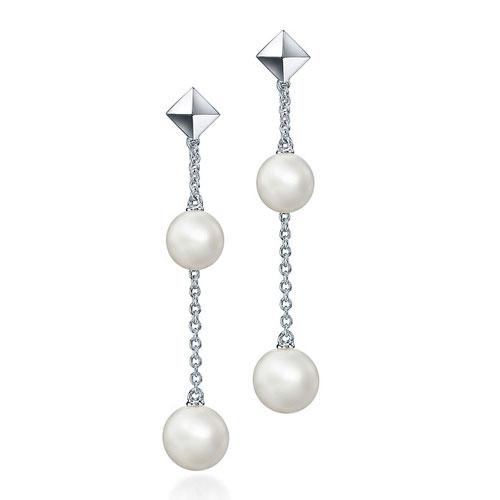 collection, 6-7mm freshwater pearl necklace with silver clasp has a length of 18''.