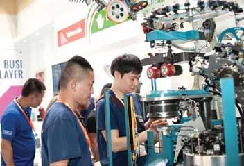 Qi Chengjian, President of Zhuji E-commerce and Hosiery Association said, "We ordered setting machines in the last edition.