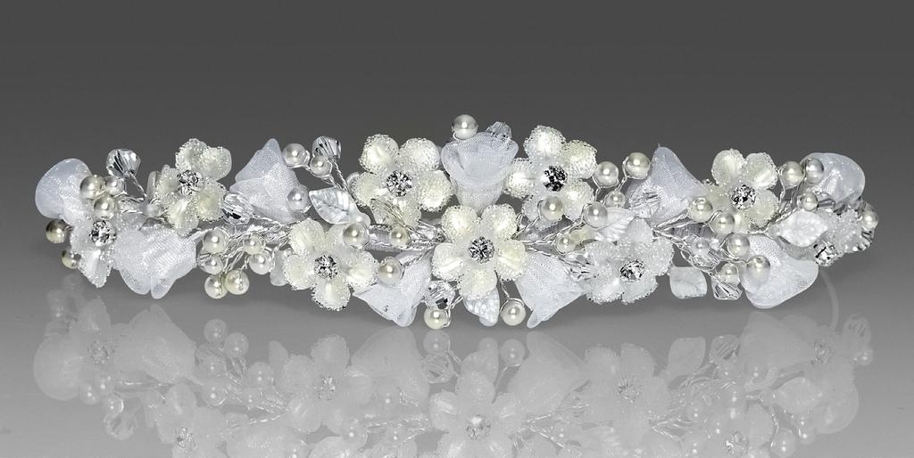 #1412 White seed bead flowers, Swarovski stones