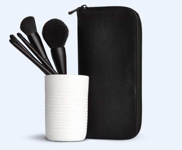 Why invest in brushes? Mary Kay Essential Brush Collection The way to a perfect finish is to start with the perfect brush.