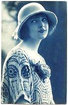 1929 Dresses had straight, boyish silhouettes
