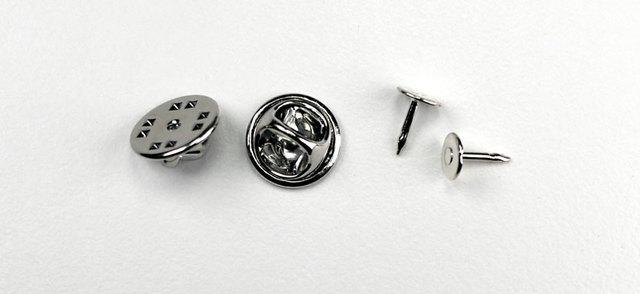 Mounting Once the resin has thoroughly dried, we can mount the pin posts to the back of the piece. I use butterfly clutch tie tack/pin backs of 8mm length. Secure your piece using a small hobby vice.