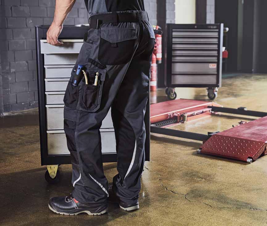 30 31 JN832 WORKWEAR PANTS 42-62 > Specialized work pants with functional details > Sturdy, durable mixed fabrics > Elasticated waistband with belt loops > Knee pad pockets reinforced with CORDURA >