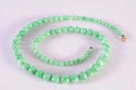 A jade single-strand, graduated beaded necklace. 400-600. 74 276 274.