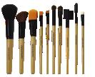 PROFESSIONAL BRUSHES INSURE PROFESSIONAL RESULTS 3/4 INCH OVAL FOUNDATION BRUSH Round-tipped synthetic brush for smooth application of liquid foundation. #14759 $18.