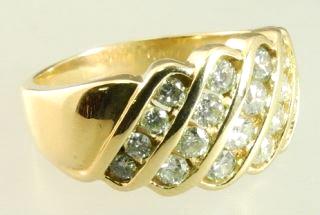 $750 - $1,250 446 14k yellow gold natural sapphire and diamond ring, 2.