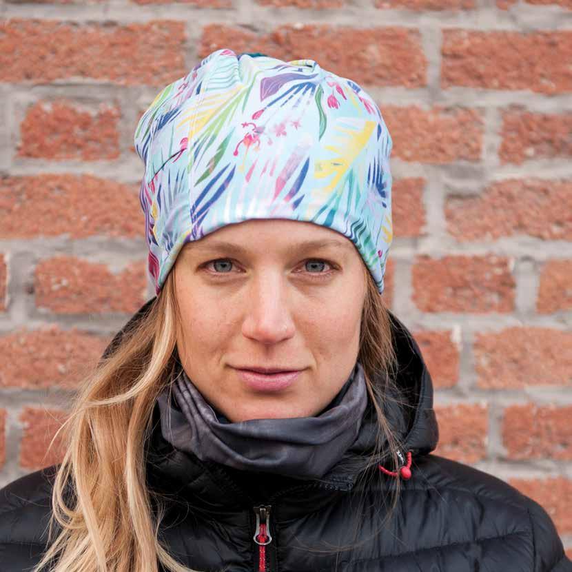 WOMEN S slouchy The SLOUCHY is a relaxed-fitting, fully Polartec Power Stretch fleece-lined hat for workouts on cold days or casual winter wear.