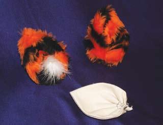 You can glue a small tuft of marabou or white fur into the cup if you like.