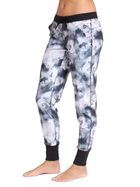 The Vida Legging The Everyday Pant Printed Stretch Velvet AK-6909 We specifically designed The Vida Leggings to be suitable for any sweaty activity, while blending seamlessly in with your high impact