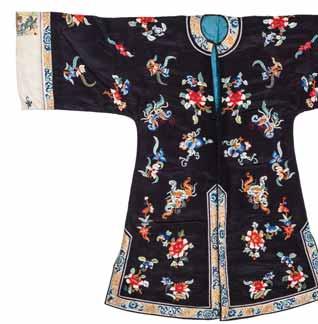 Private collection, assembled in the 1930s to early 1950s Estimate EUR 200,- Starting price EUR 100,- 140 A 1920s MIDNIGHT BLUE SILK LADY S ROBE WITH FLOWERS AND BUTTERFLIES Silk with multi-colored