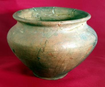 A cooking pot from a house burnt by Iceni in AD 60-61. A dice and gaming counters.