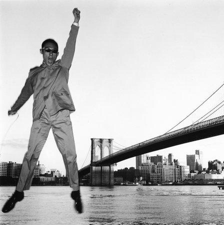 EAST MEETS WEST New York, New York (Brooklyn Bridge), 1979. Gelatin silver print, printed 2014. Courtesy Muna Tseng Dance Projects, Inc., New York. Inspired, in part, by the highly staged photo ops of Nixon s 1972 trip to China, Tseng donned a Mao suit and transformed himself into an ambiguous ambassador.