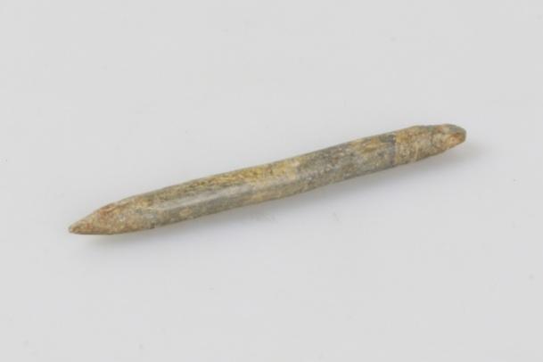 Figure 5: Lead alloy point, possibly used by scribes on parchment Figure 6: Lead alloy point, possibly used for marking up timbers Objects made from bird radii were found at the College of the Vicars