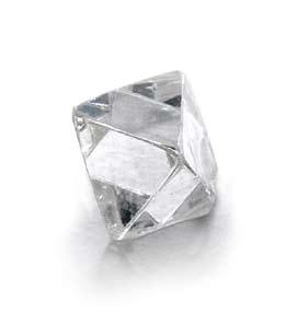 From rough to polished Diamonds When extracted from the ground, diamonds often display characteristic crystal surfaces with high lustre or a frosted appearance.