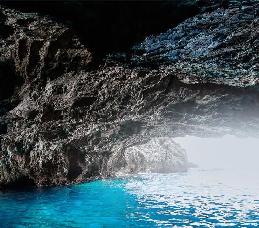 Once prepared, take an exciting ride on a speed boat to the entrance of the sea cave!