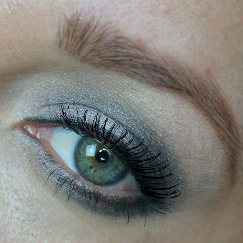 STEP 6: Apply your BC Liquid eyeliner and close to your lash-line and