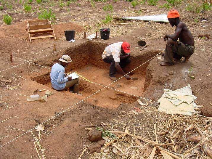 Discovery of Child Pot Burial The initial trench (where the woman s feet are located) was expanded into a 2 x 2 m