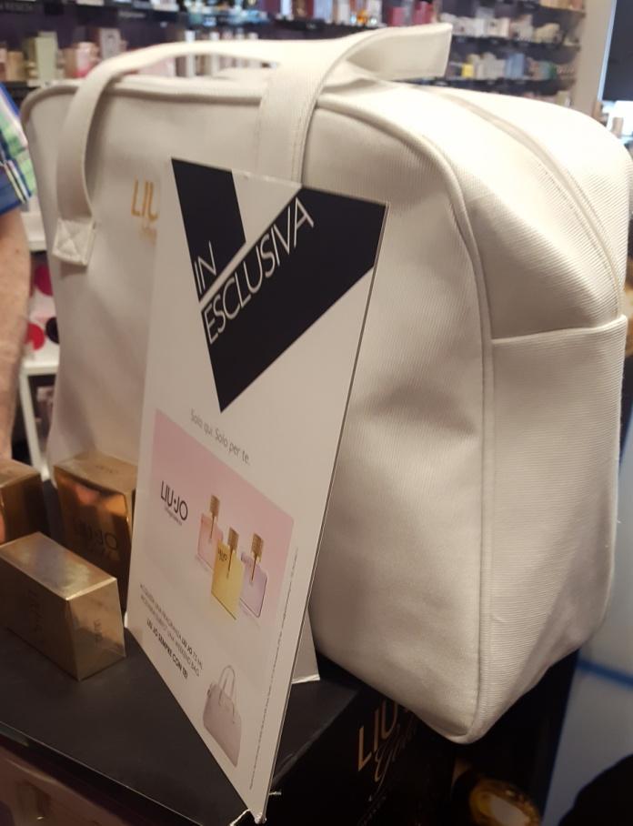 Liu-Jo 1. White PU weekend bag with gold branding 2.