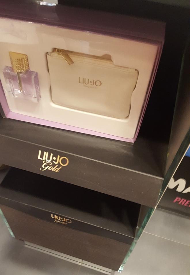 Liu-Jo 1. Pouch with gold printed logo 2. Free with 75ml or above perfume @ 93 euros 3.