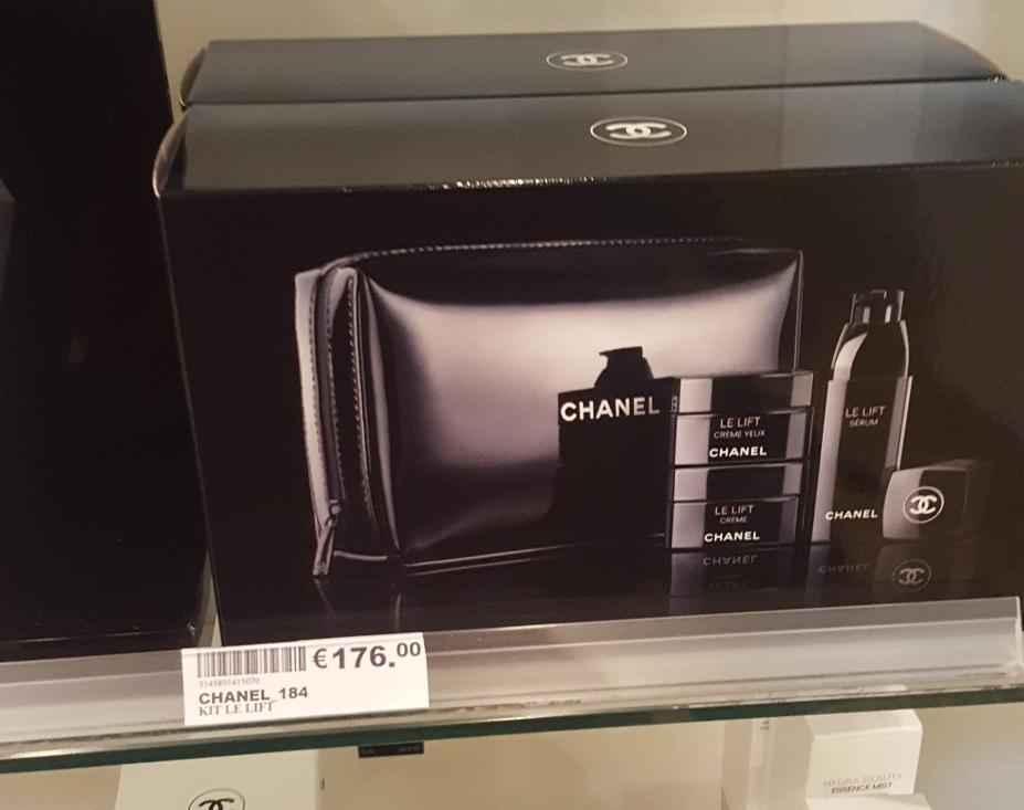 Chanel 1. Limited Edition premium black gloss make up bag 2.