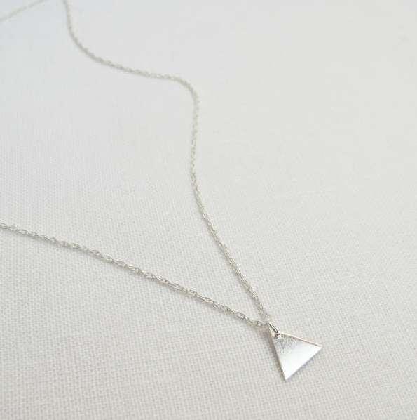 36 37 SMALL GEOMETRIC TRIANGLE NECKLACE AW18N9 45cm