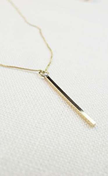 38 39 DELICATE GOLD BAR NECKLACE 9ct Recycled