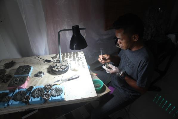 ABOUT YOGYAKARTA ART LAB (YAL) The Yogyakarta Art Lab (YAL) is Gajah Gallery s major initiative