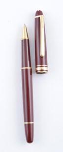 (1859-1943). Total weight: 244.2g 112 MONTBLANC Gilt metal and Burgundy red lacquer ball pen.