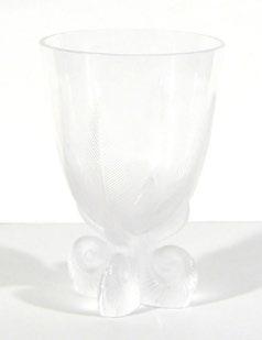 25x48x35 175 LALIQUE FRANCE White molded glass vase signed Lalique France, model Font-