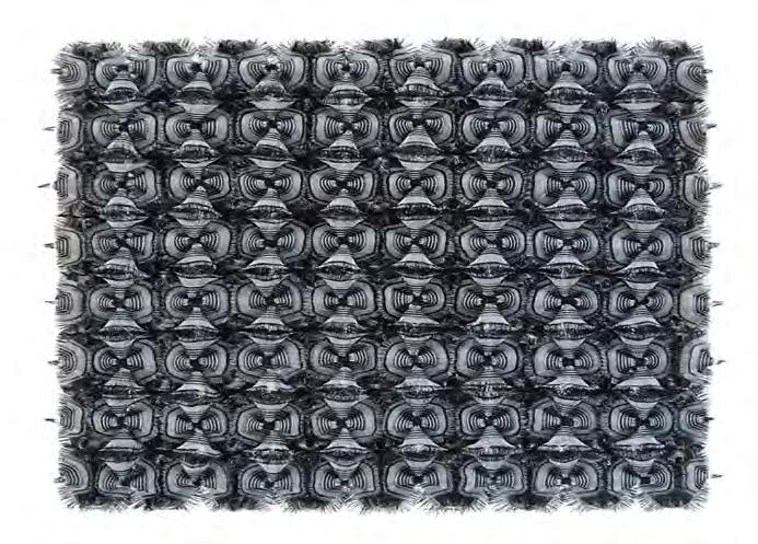 JAPONSKO JAPAN JUŽNÁ AFRIKA SOUTH AFRICA NORIKO TOMITA MANDY COPPES MARTIN Model inšpirovaný materiálom Nekonečné fungovanie v obmedzenom svete, autorka vyrobila diela textilného umenia tým, že