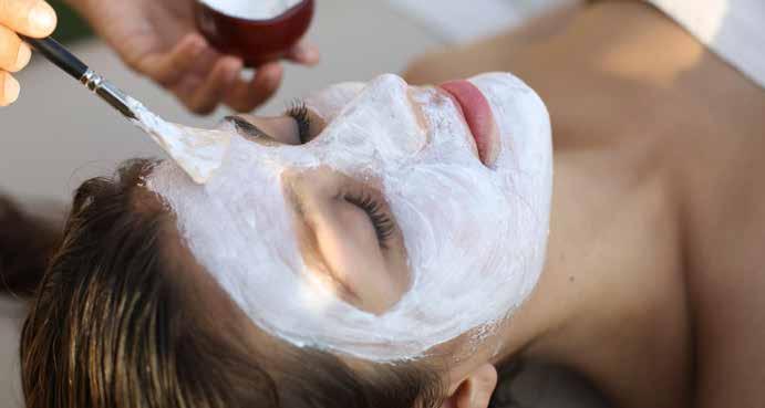 FACIALS BALANCING FACIAL Using the richness of the sea, this soothing treatment combines marine algae and antioxidants, which offer powerful healing, revitalizing and rebalancing properties.