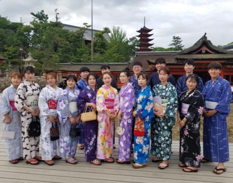 Take time and enjoy the coordinate. You can make memories different from ordinary sightseeing in kimono that looks nice in scenic Miyajima. Fee (JPY) Credit card can not be used. A.