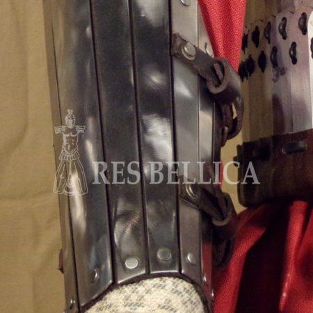 Page: 3 CHEIROPSELLA 1 We know thanks to the literary testimonies that greaves and arm protections of various kinds were in use during the Middle-Byzantine