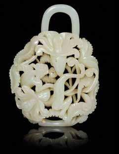 Property from a Private Collection, Park ridge, illinois $1,500-2,500 149 a Pierce carved apple Green Jadeite Pendant PossiBLY 19tH CEntUrY depicting a squirrel climbing onto leafy grape vines,