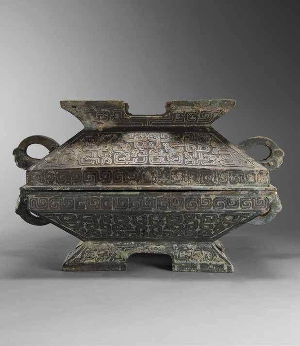 The fangyi 方彝 form, known in pottery since the neolithic period, also appears in white marble during the Shang 商 dynasty.